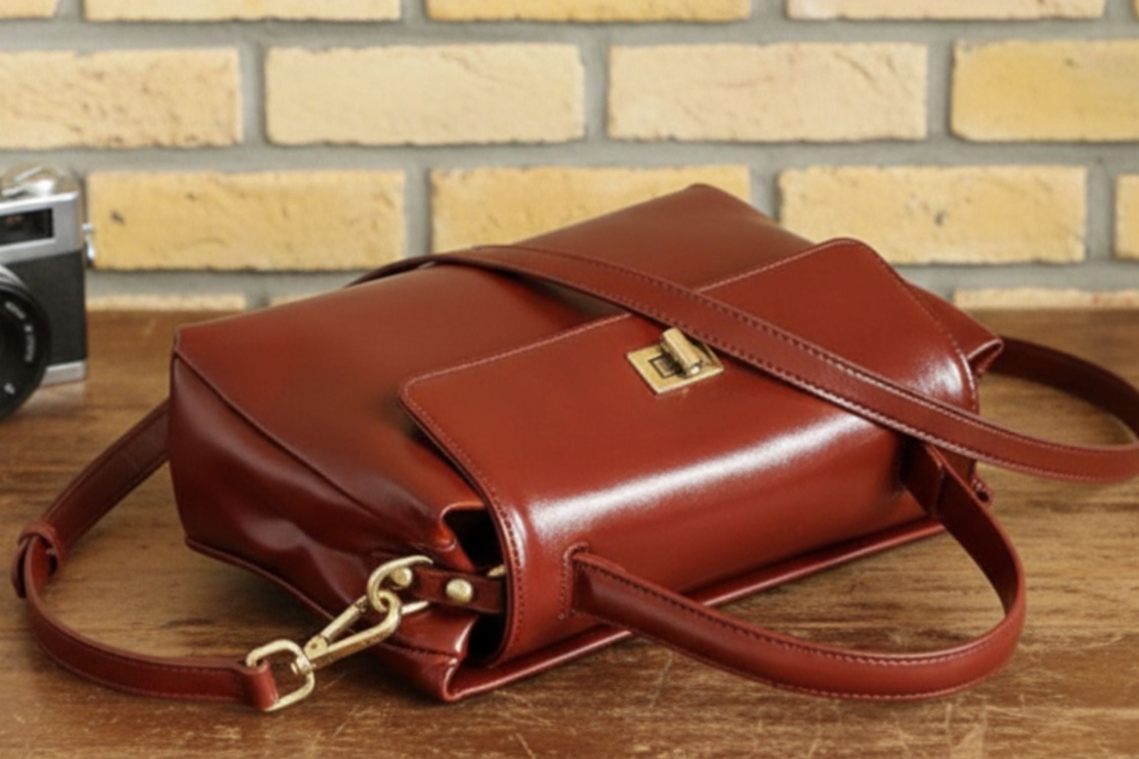 Designer Bags vs. Factory Direct: Why You’re Overpaying for Logos